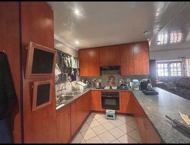 2 BEDROOM TOWNHOUSE FOR SALE IN MEYERVILLE